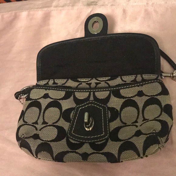 Authentic coach monogram wristlet - Picture 4 of 4